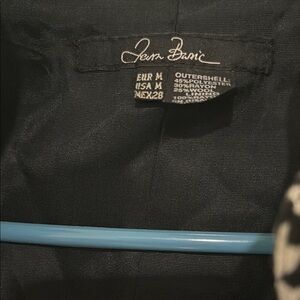 Black Stylish Jacket with Zipper Closure